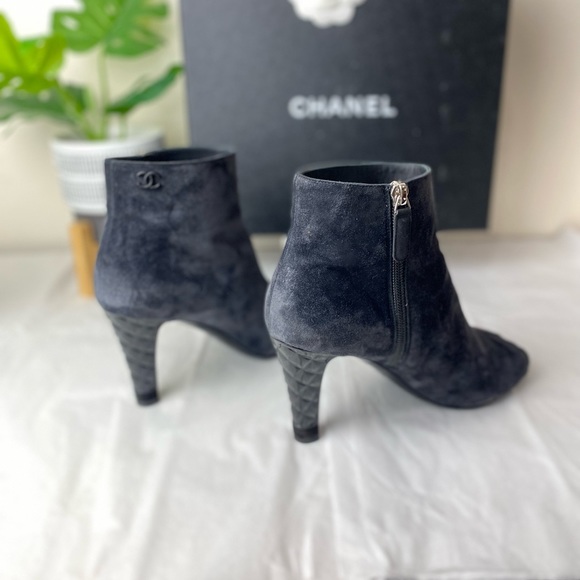 Chanel Interlocking CC Logo Short Bootie - Picture 9 of 15